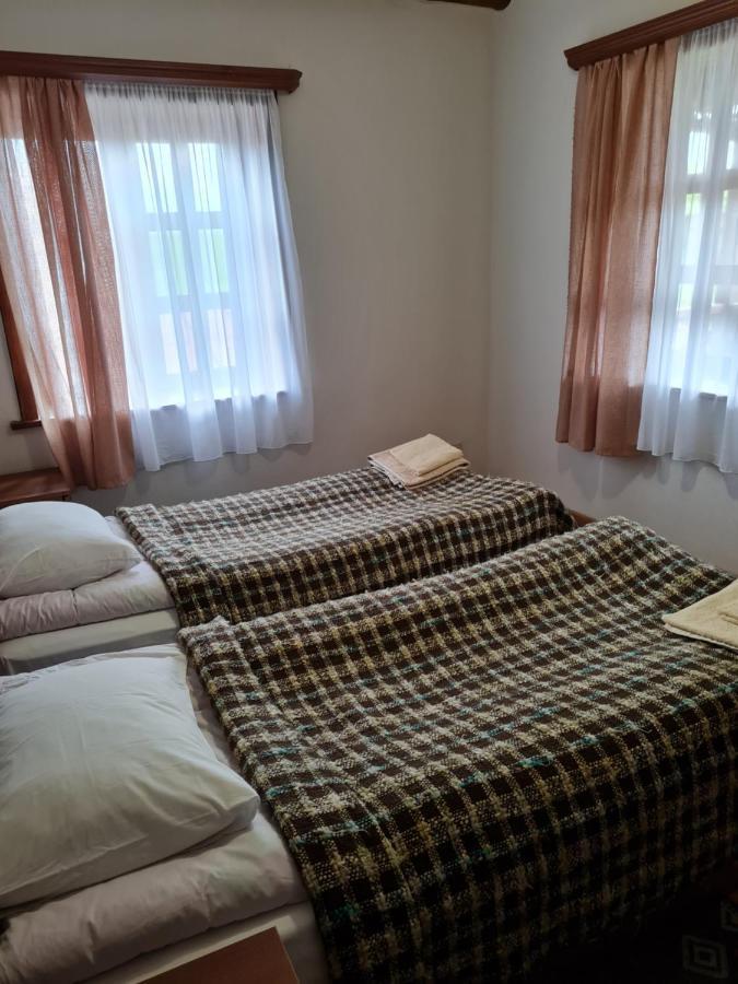 Guest House Shina Omalo Ngoại thất bức ảnh