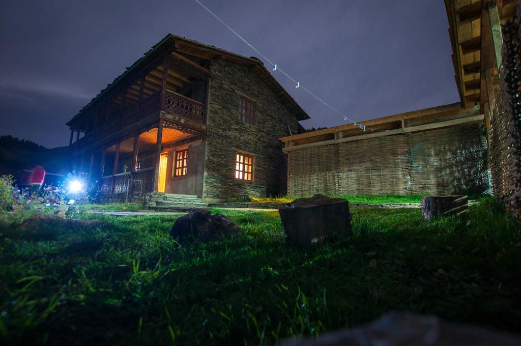 Guest House Shina Omalo Ngoại thất bức ảnh