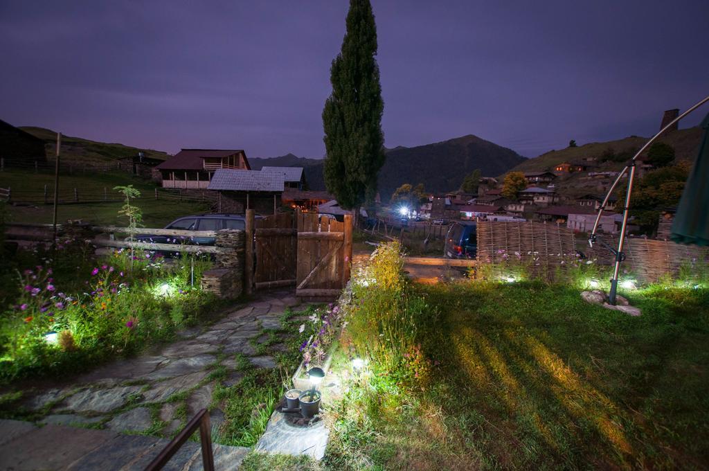 Guest House Shina Omalo Ngoại thất bức ảnh