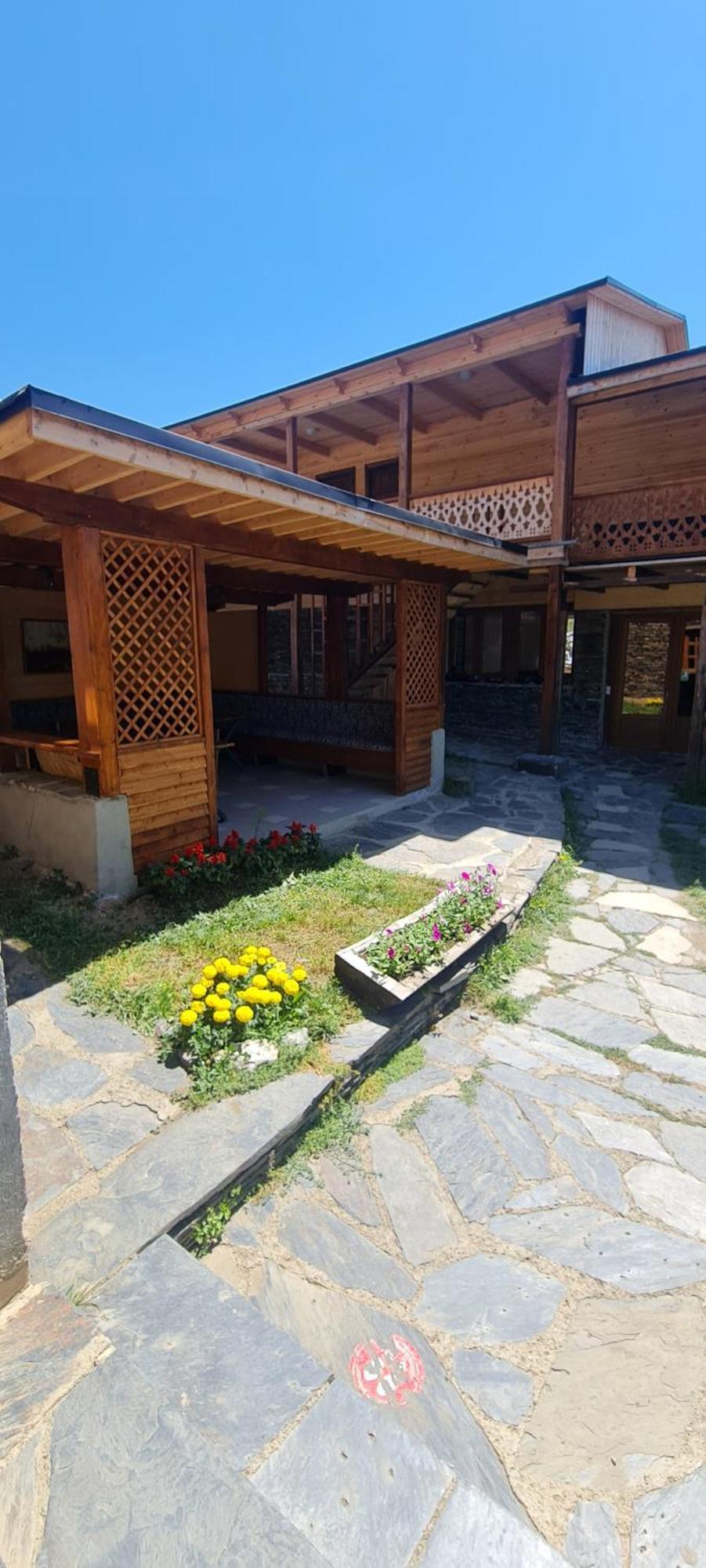 Guest House Shina Omalo Ngoại thất bức ảnh